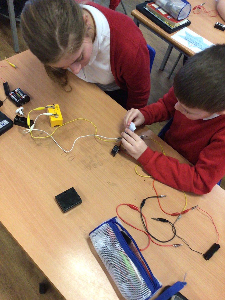 HGPAMrDawson's tweet photo. Using direct current and symbolic diagrams to complete circuits and create different forms of energy output 💡🔌🔋 #harrowgateacademy #harrowgatestem #harrowgatescience https://t.co/65s36j2Tu7