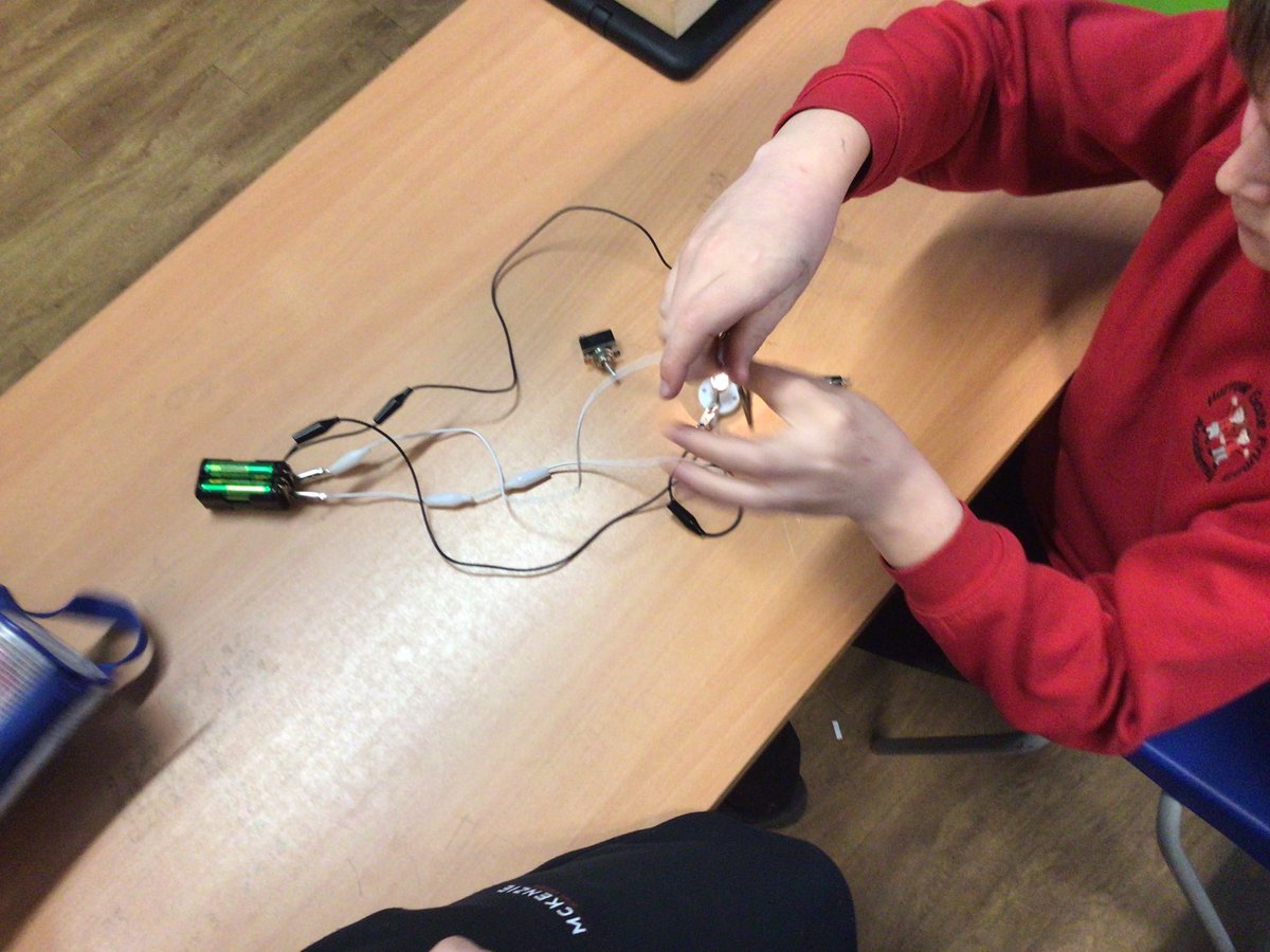 HGPAMrDawson's tweet photo. Using direct current and symbolic diagrams to complete circuits and create different forms of energy output 💡🔌🔋 #harrowgateacademy #harrowgatestem #harrowgatescience https://t.co/65s36j2Tu7