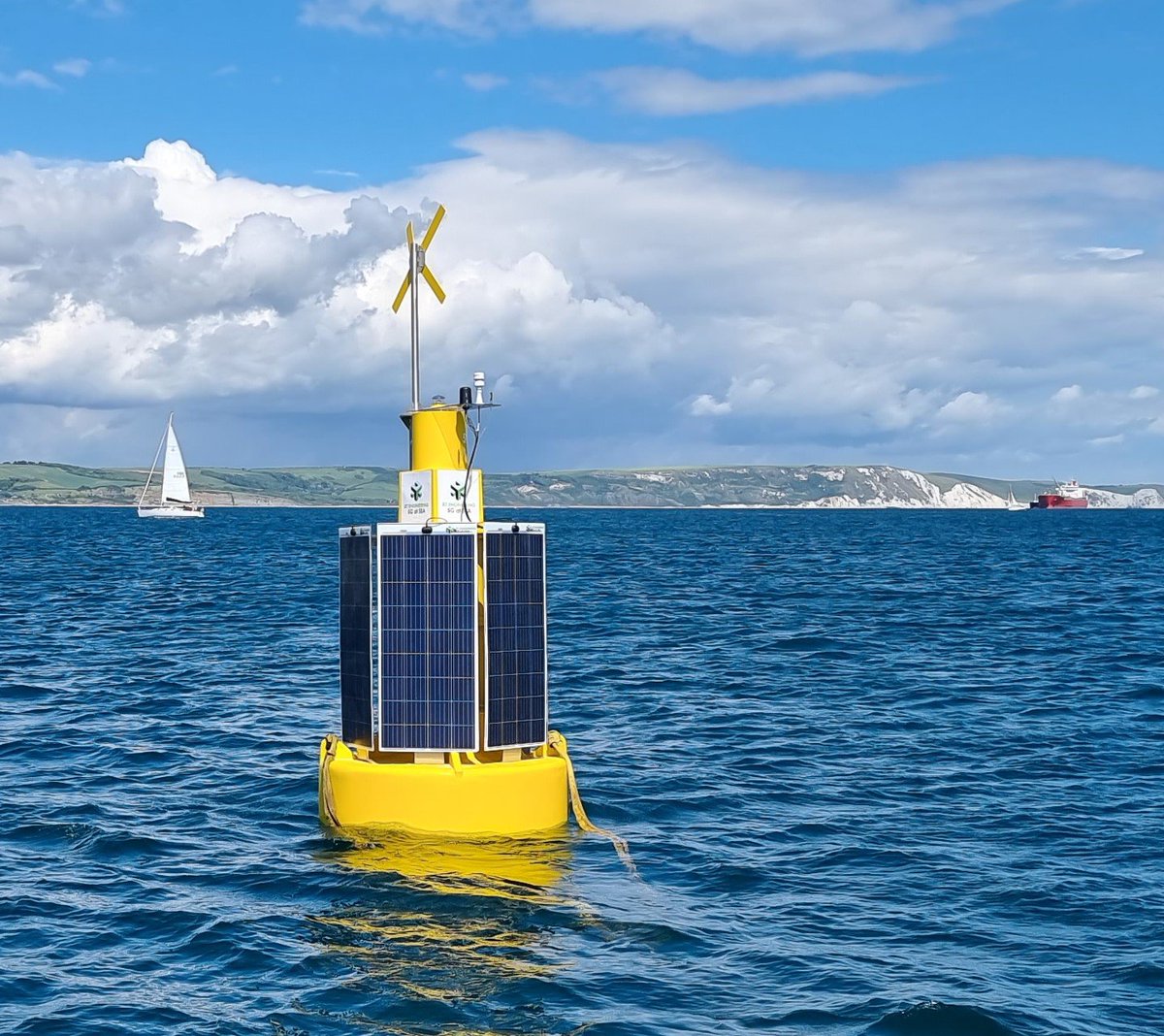 ScotRenew's tweet photo. Looks like your average buoy? It's not. It's Jet Connectivity's floating 5G system, which #SROFFSHORE23 delegates are hearing is bringing mobile reception to the seas, supported by @ORECatapult https://t.co/JibyiQpxPa
