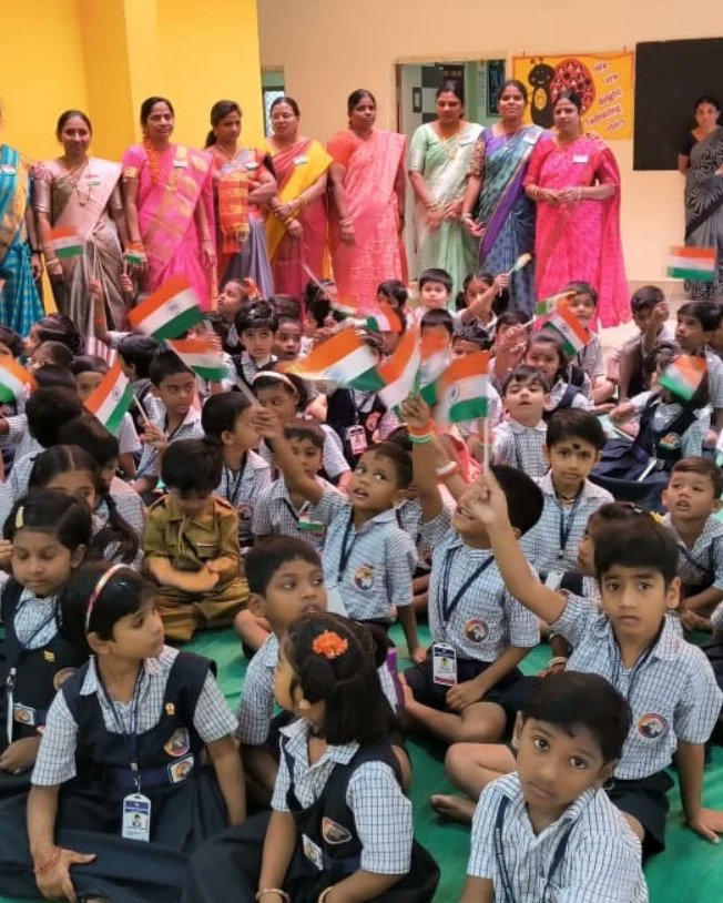 greencomrades's tweet photo. We @Greenwaveses in association with @OURVMC have distributed #seedflags to the students of Ravindra Education Institutions #Kurnool as a part of our #Sustainability initiative. They were flower seeds( from #flowerwaste) & #students can sow them back.#RepublicDay @PundkarSwapnil https://t.co/wlUmUfNh9R
