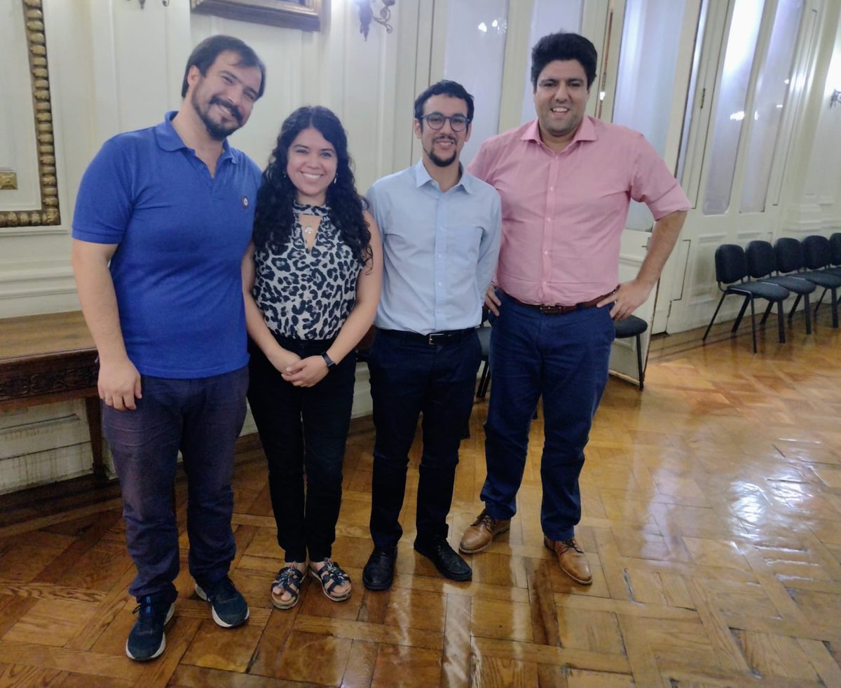 ColegioQFyBQ's tweet photo. 📣 El presidente nacional, @jcienfuegos y la secretaria nacional, Pamela Quinteros, se reunieron con Javier Concha y Gabriel Bravo de la Delegación Presidencial, #RM para comenzar un trabajo en conjunto contra la venta ilegal de medicamentos 💊 #FarmaciaCentroSalud https://t.co/f4XyTcyH3g