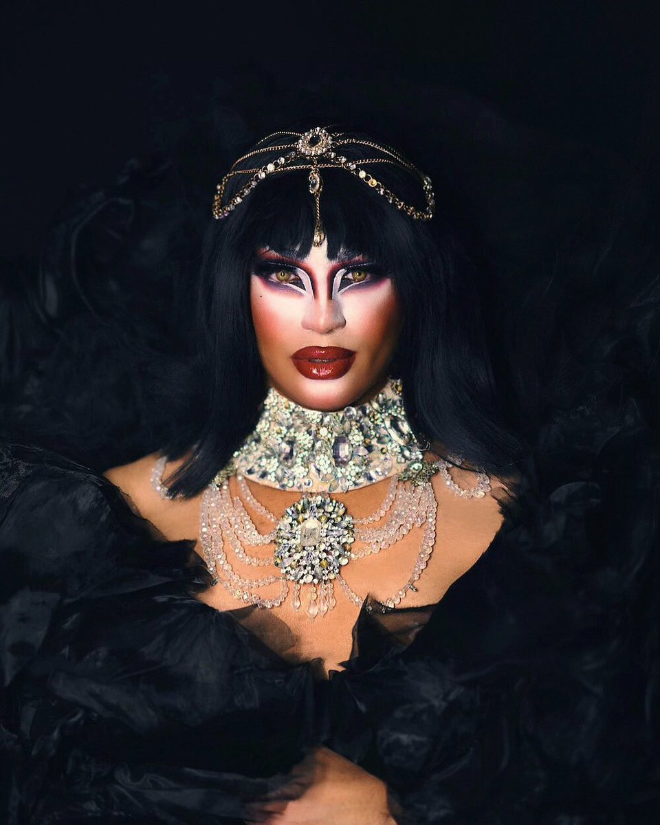 natmanilag's tweet photo. @dragdenph 1st runner-up #Shewarma on the cover of @preenph wearing a #NatManilag @manilagcouture ensemble. https://t.co/GiS2PT6su8