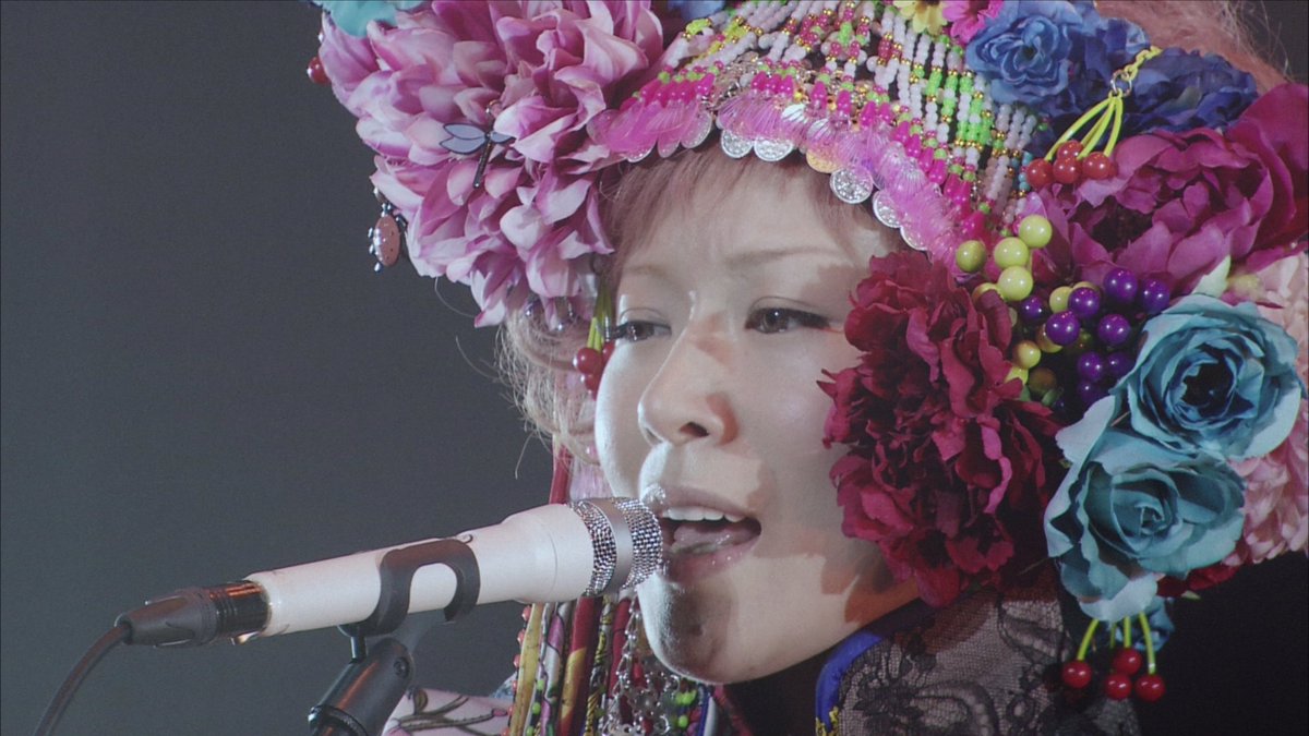 saito_shin's tweet photo. #椎名林檎 とマイク #AKG #ellec with スタンド
Bon Voyage (2012.2.29) より https://t.co/MJxh8l8Rlq
