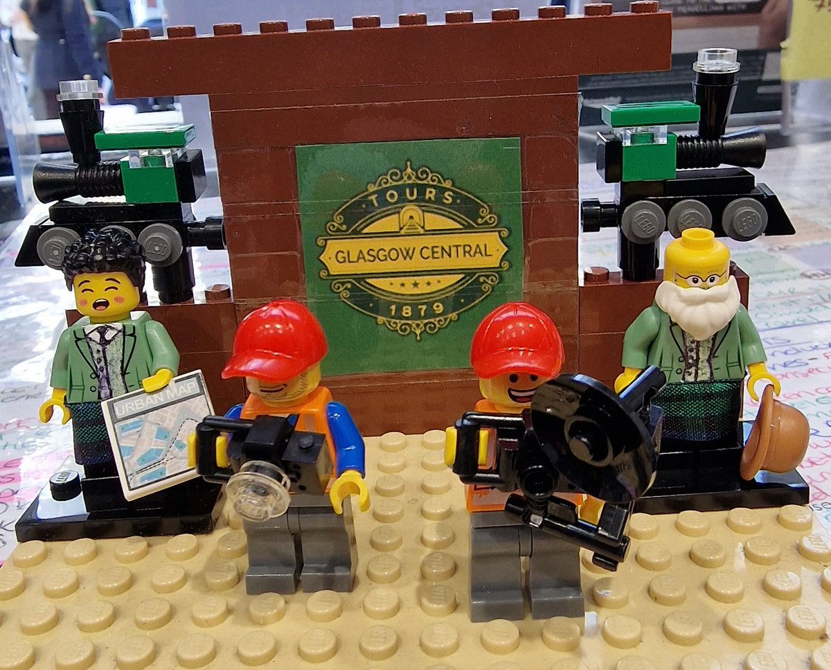 Another addition the Glasgow Central Station lego display. Meet @GLCTours guides Paul and Jackie!  @plyons45 @Jacquelineogil1 @NetworkRailGLC