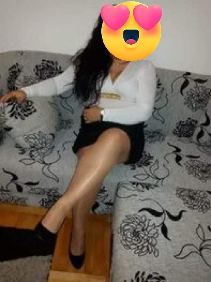 Hatice Hanım dükkanı kapatıp sevgilimle sikişe gelmiş