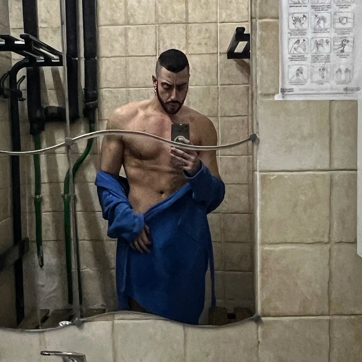 Che lavarsi resta ancora una cosa fondamentale per chi nn lo sapesse 💋 #26gennaio #gay #LGBTQIAofWinter #Gymbro #gym #showergym