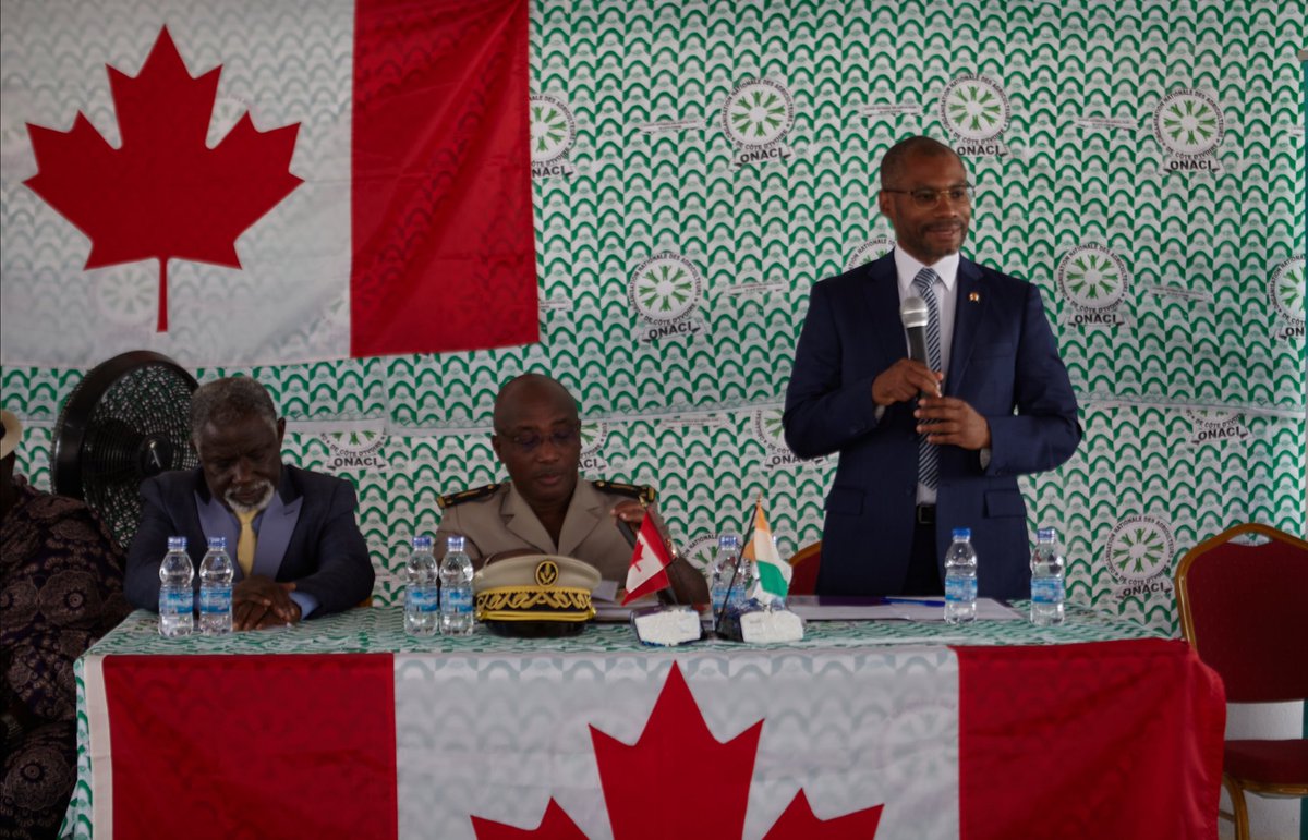 AILV1's tweet photo. Projet Ailv-FCIL 22-23
Sensibilisation communautaire sur l'entrepreneuriat &amp; les freins à l'autonomisation économique des femmes et des filles à Yapokoi- Anyama en présence de SEM Anderson Blanc, Ambassadeur du Canada en Côte d'Ivoire, ce 25.01.23.
@AILV1
@AmbCanCI
@yannpatrickK https://t.co/9zqRh2khhK