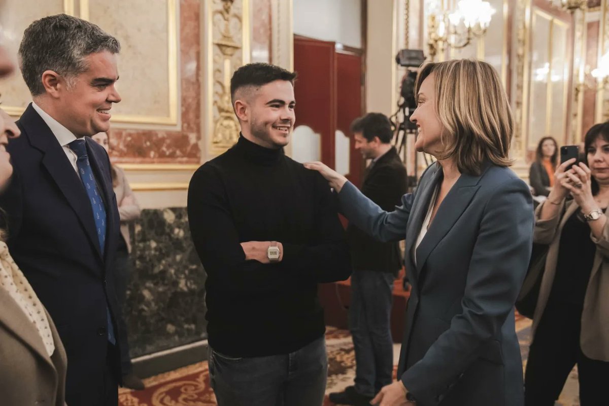 Pilar_Alegria's tweet photo. Manal, Victoria y Joaquín han sido los ganadores del premio "Una Constitución para todos"

🥰Lo han hecho con tres poemas que recogen la importancia de la libertad, la convivencia, la tolerancia y los derechos. Gracias al @Congreso_Es por abrirnos de nuevo sus puertas https://t.co/21hDQfD4A0