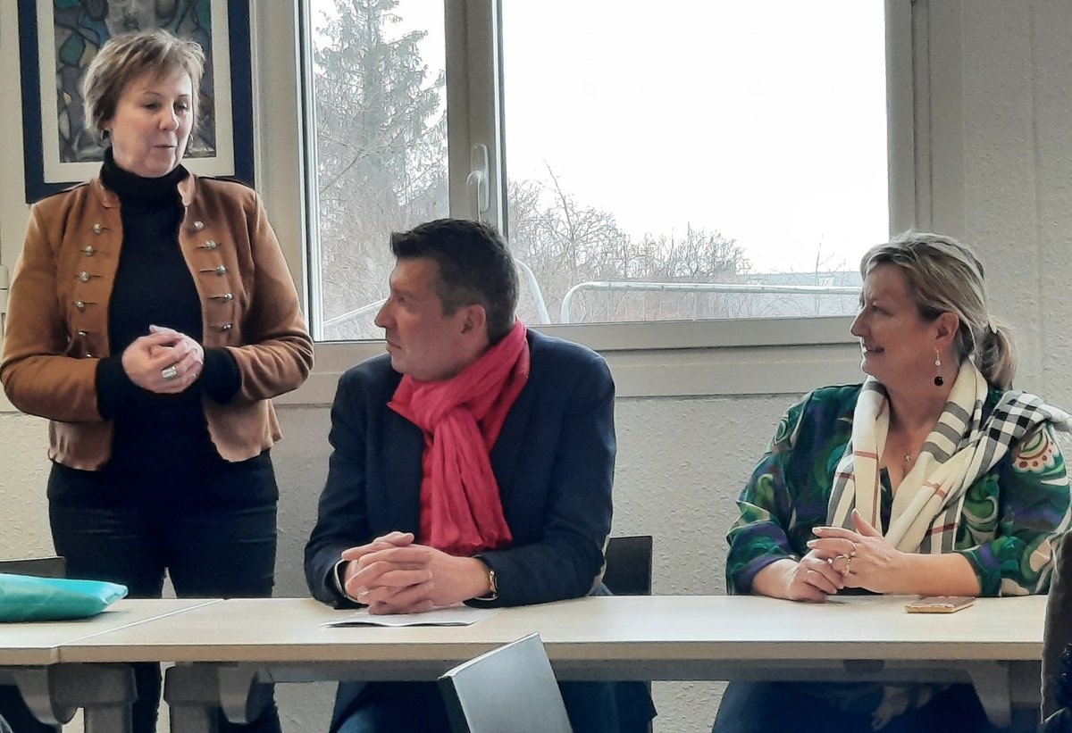 MarieCieters's tweet image. Après-midi consacrée aux Contrats de Performance Énergétique de l&apos; #Avesnois et notamment ceux des 2 collèges de #Fourmies

✅️ Lancement de la présentation des travaux en cours au collège Léo Lagrange #Fourmies en présence de mes collègues @MHIRAUX @DEVOSCarole_