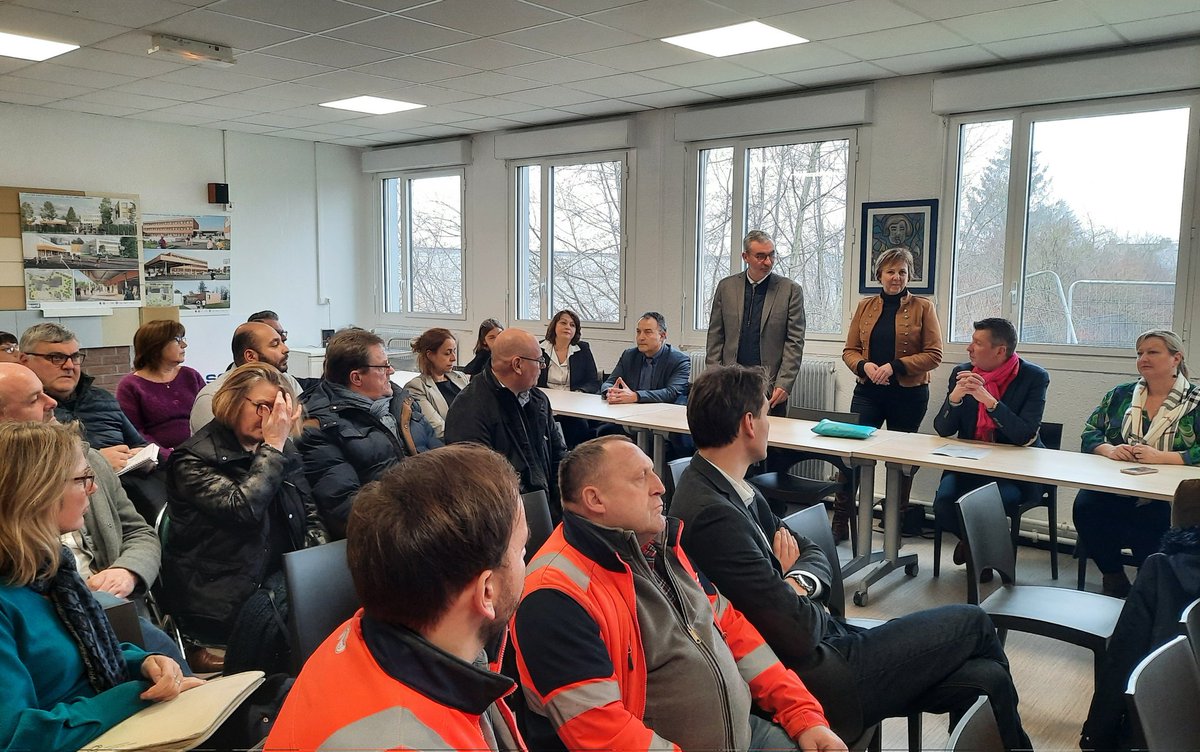 MarieCieters's tweet image. Après-midi consacrée aux Contrats de Performance Énergétique de l&apos; #Avesnois et notamment ceux des 2 collèges de #Fourmies

✅️ Lancement de la présentation des travaux en cours au collège Léo Lagrange #Fourmies en présence de mes collègues @MHIRAUX @DEVOSCarole_