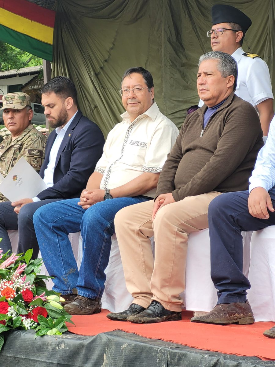mindefbolivia's tweet photo. #AHORA Junto al Presidente @LuchoXBolivia, ministro de Gobierno, @EDelCastilloDC el ministro de Defensa, Edmundo Novillo, participa del Inicio a las tareas de erradicación de hoja de coca excedentaria 2023.
#MinisterioDeDefensa
#FFAA 
#UnidosEstamosSaliendoAdelante https://t.co/yrl9zLtJnQ