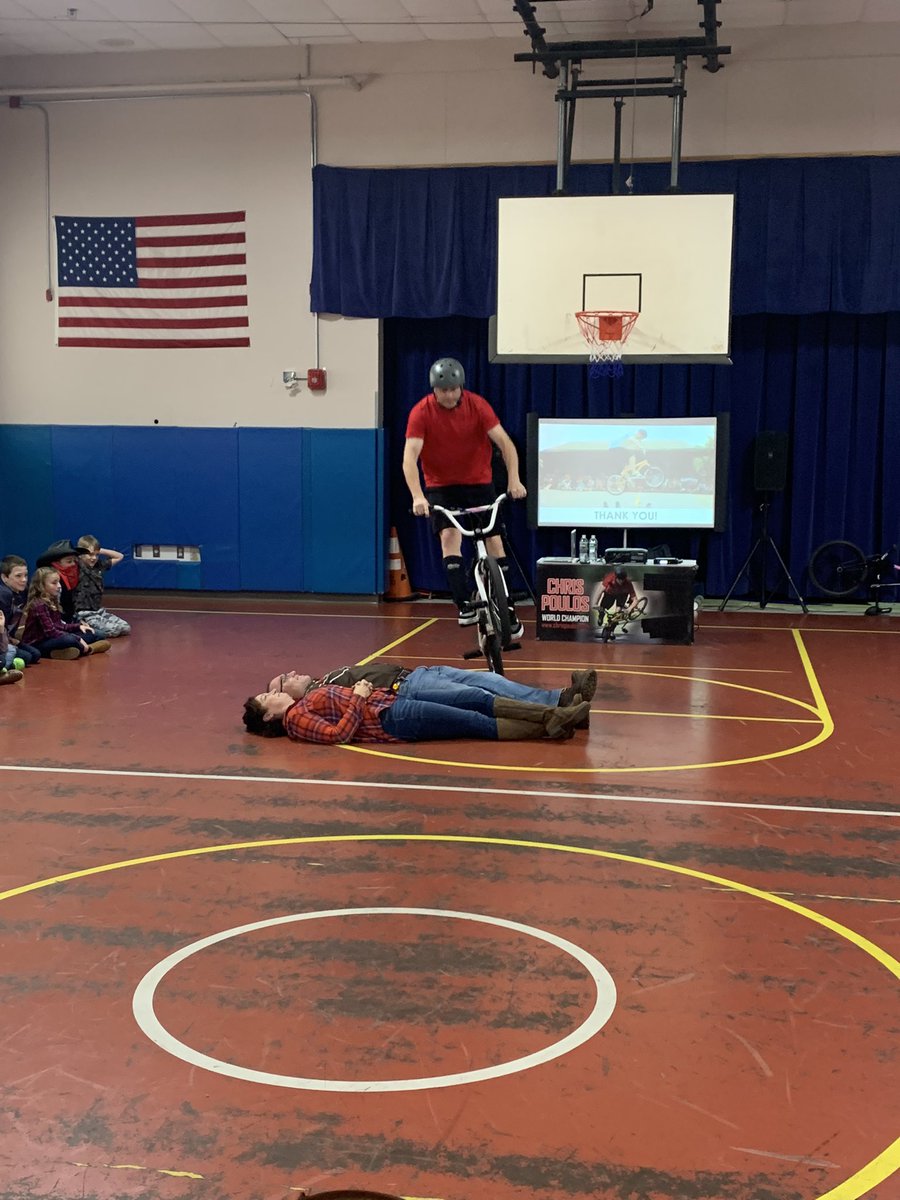 Shoutout to Chris Poulos for a wonderful assembly! His positive messaging around kindness and impressive stunts were loved by all! #KindnessWeek #SFE 💙🐴