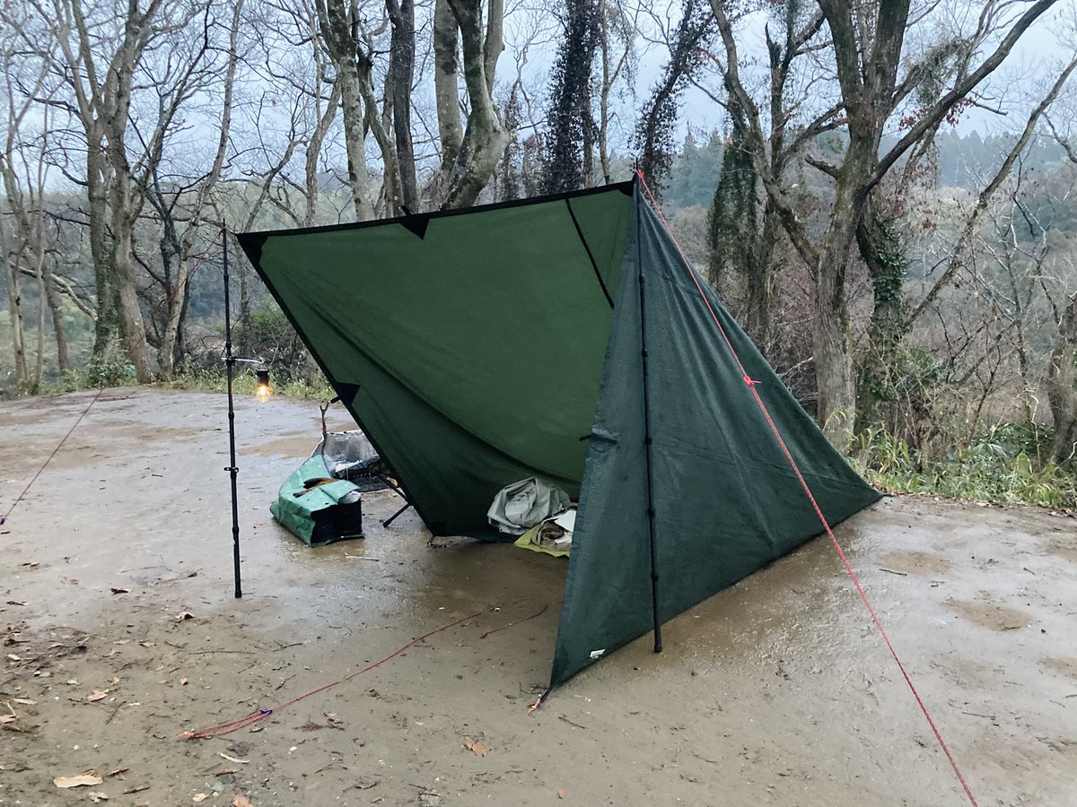 lmmjjdlmmjjd's tweet photo. 先日のキャンプでは、マスさん@Mas_CampingUK 考案のMAS2Wで過ごしたけど、朝起きたら雨で落胆…
思いつきでカスタム変形させたら朝ごはん作れるスペースが確保できました。
勝手にMAS2W-openと名付けてます^_^
#タープ張りは楽しい
#MAS2 https://t.co/dJcXbgpBgN
