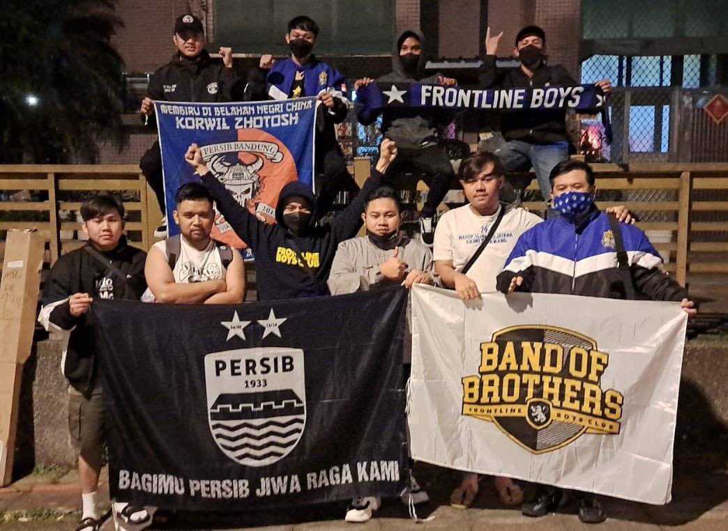 Kiriman foto dari frontline boys di gunung Yu Shan Taiwan, katanya suhu dingin banget, maklum 3.952 mdpl.