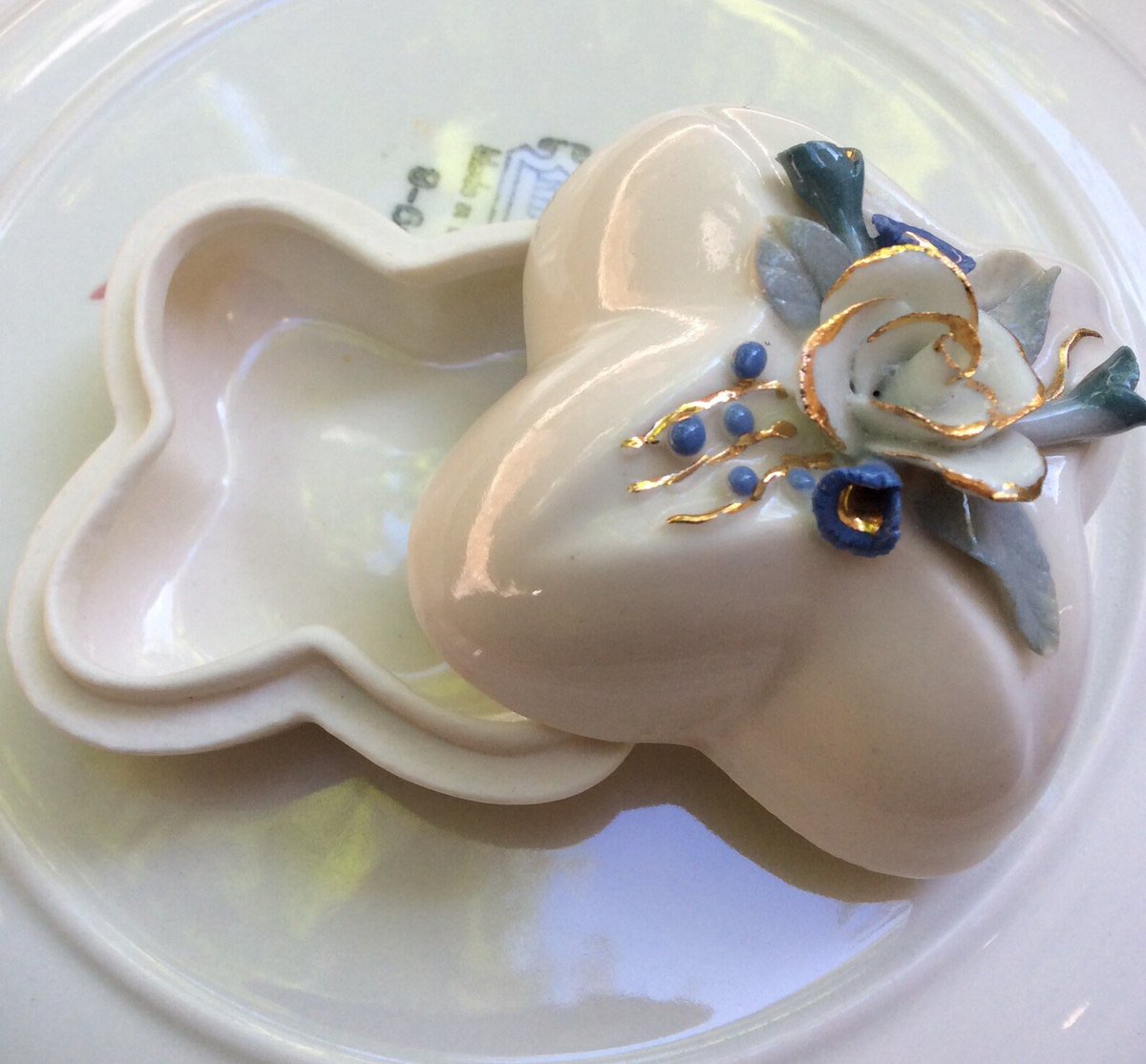 GothicGlass's tweet image. Capodimonte style ring case 3D blue and gold flower top ring box Bone China trinket box Valentines wedding engagement, Vintage Vigo Canada
CA$39.00 #vintagevalentines #ringcase #trinketbox #etsyvintage #etsyvalentines #vintagevigo