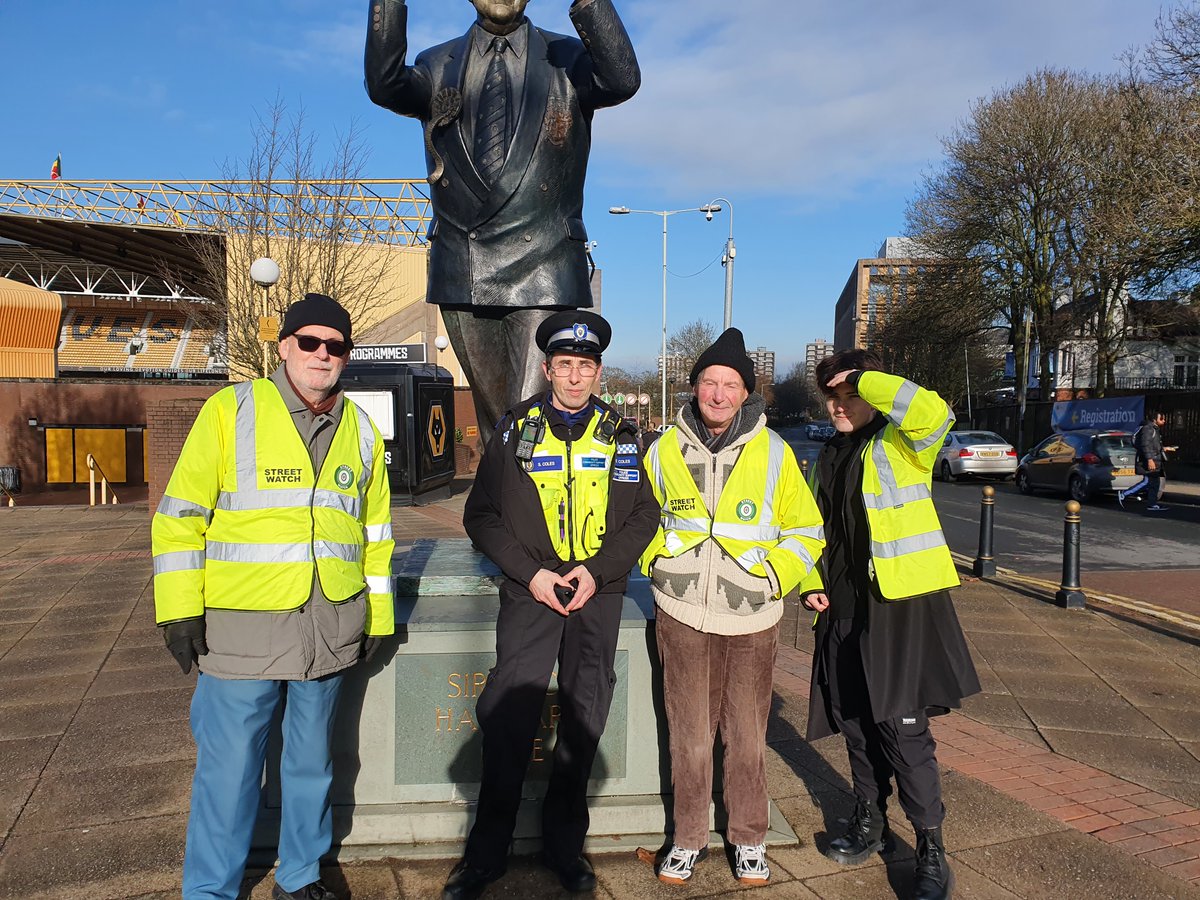 Neighbourhood week PCSO 31939 out with Streetwatch patrolling city centre.