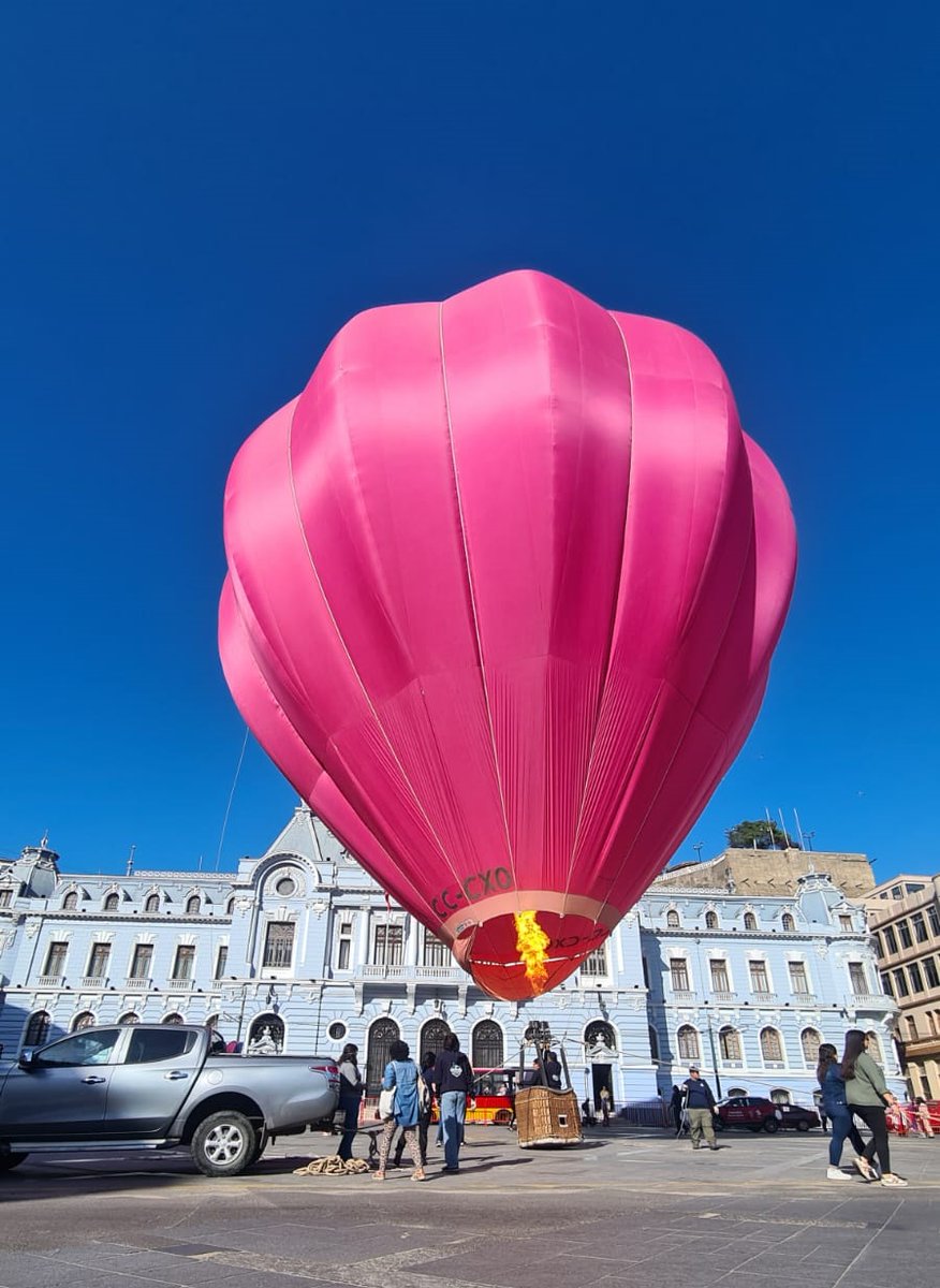 vlpoinfo's tweet photo. 🗓️ ¿Cuándo? El día sábado 28 y domingo 29 de enero con dos horarios: desde las 08:00 a 10:00 am y de las 19 a 23 horas.
📍¿Dónde? Los globos se distribuirán en tres puntos: Barón, Parque Cultural (ex cárcel) y Plaza Sotomayor.

#Valparaíso #enero2023 #ValparaísoseEleva #Vlpo https://t.co/H9Kdjnr5N7