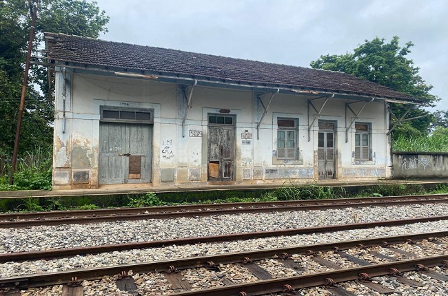 MPMG_Oficial's tweet image. O #MPMG instaurou Inquérito Civil para apurar o abandono do prédio histórico da Estação Ferroviária de Juatuba, inaugurada em 1911. Serão requisitadas perícia técnica e informações do município sobre as medidas adotadas para a proteção do edifício.