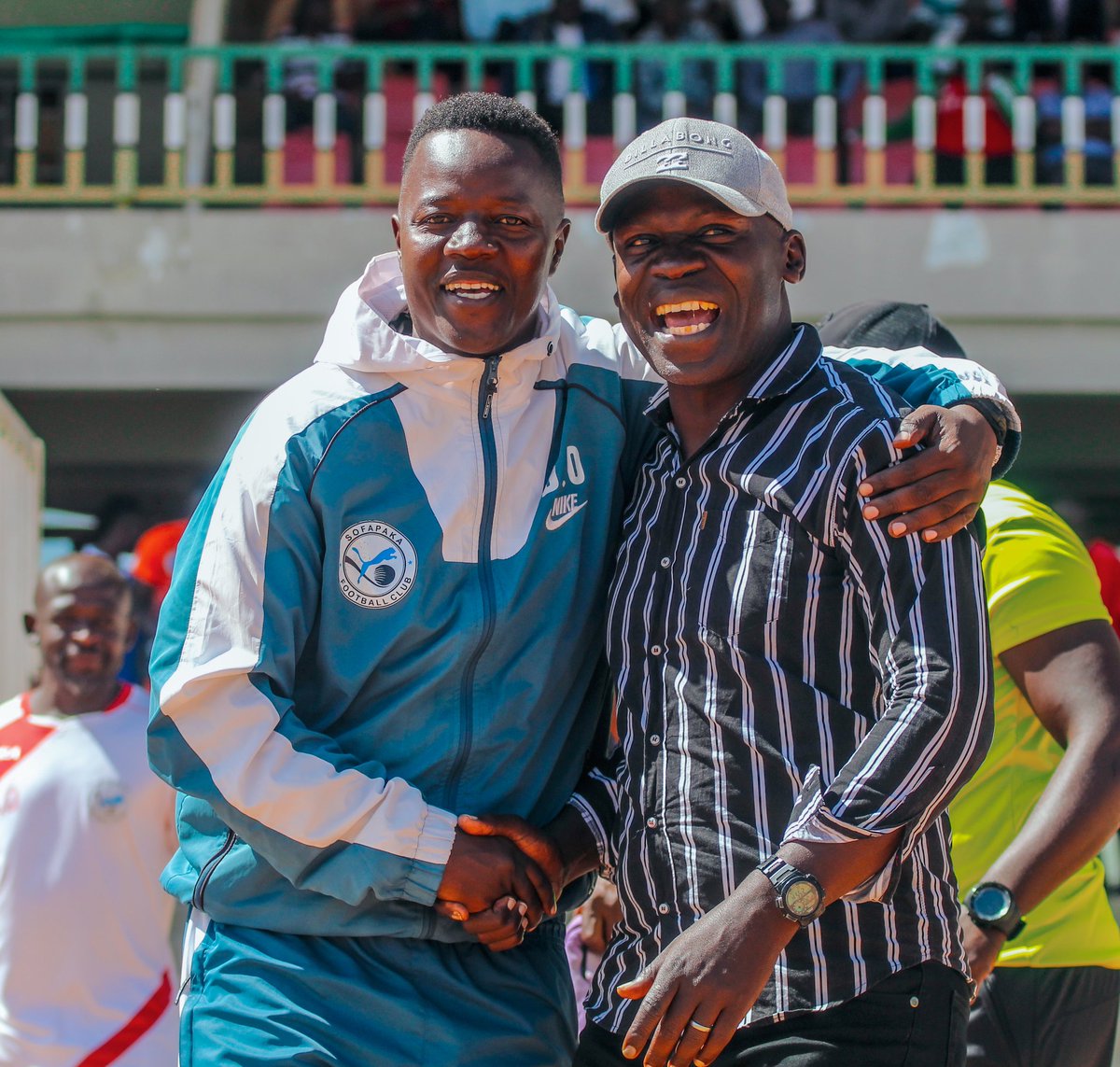 FC_Sofapaka's tweet photo. 🤗 Teacher-student bromance moment. After a tightly contested tie, it was time for some light catch-up moments from coach David Ouma and his counterpart, John Baraza.

@OyandoRonny

#BatotoBaMungu https://t.co/e5QWfOZ6we