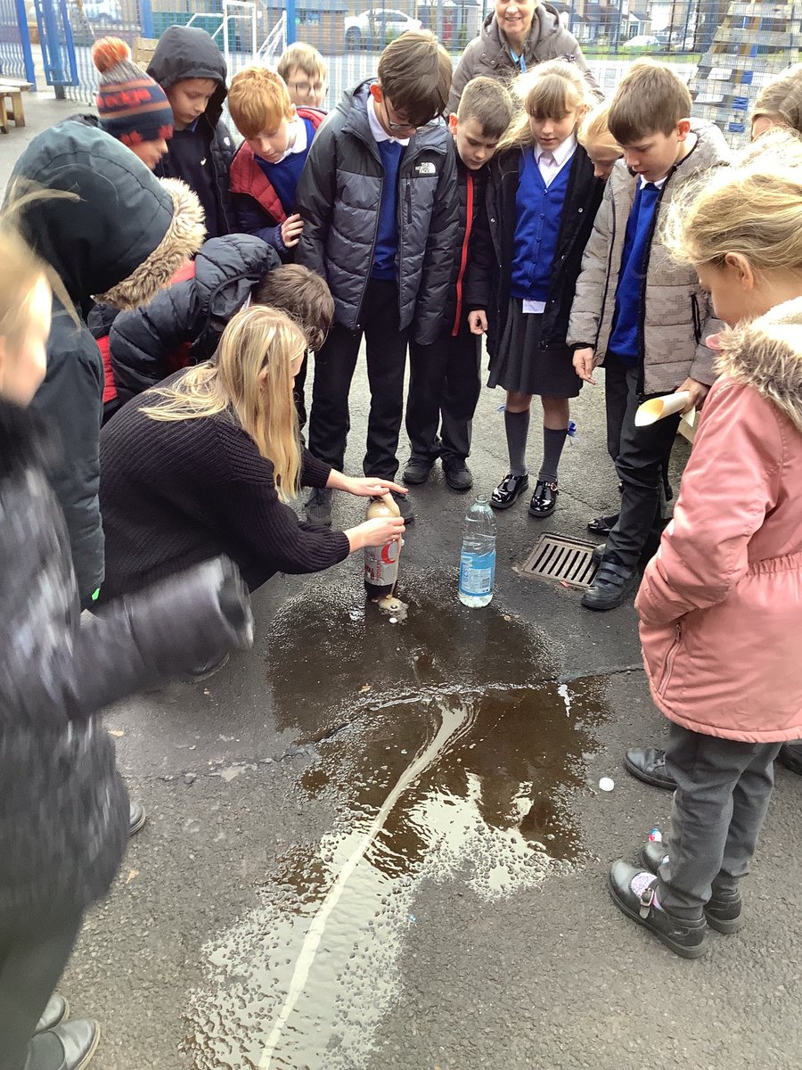 croworchardwn8's tweet image. Braeburn class have been learning about reversible and irreversible changes in Science with Miss Lowe. We experimented with Coca-cola and Mentoes. #curiosity #fizzyfun