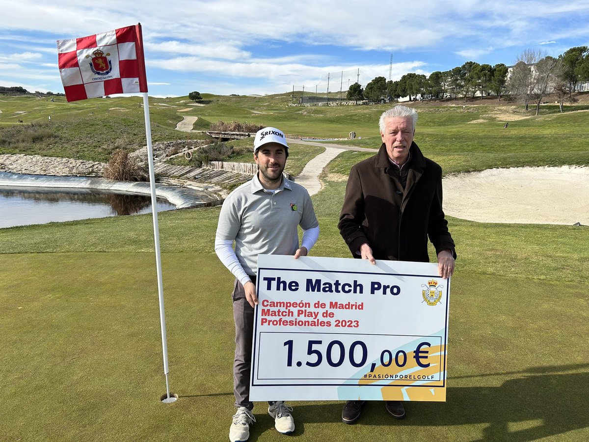 🏆Victoria de Dani Berna en el II Campeonato de Madrid match-play de profesionales, torneo que se ha disputado esta semana en el CNG.

👉Gran nivel desplegado por el jugador soriano, que recibía el premio de manos de nuestro presidente, Ignacio Guerras. ¡Enhorabuena! #TheMatchPro