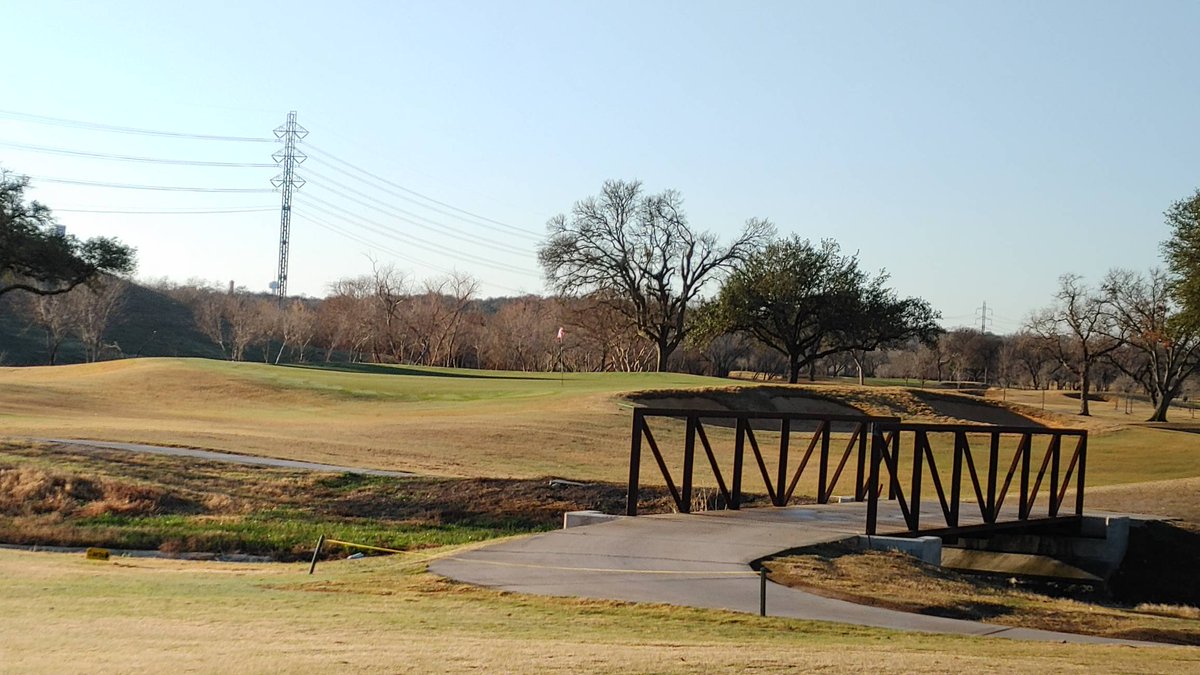 AlamoCityGolf's tweet photo. Good morning from Olmos Basin's 13th hole. You can expect frost delays across the trail this morning.
#GolfOlmosBasin #ColdWeatherGolf https://t.co/oH7xRGGFEv