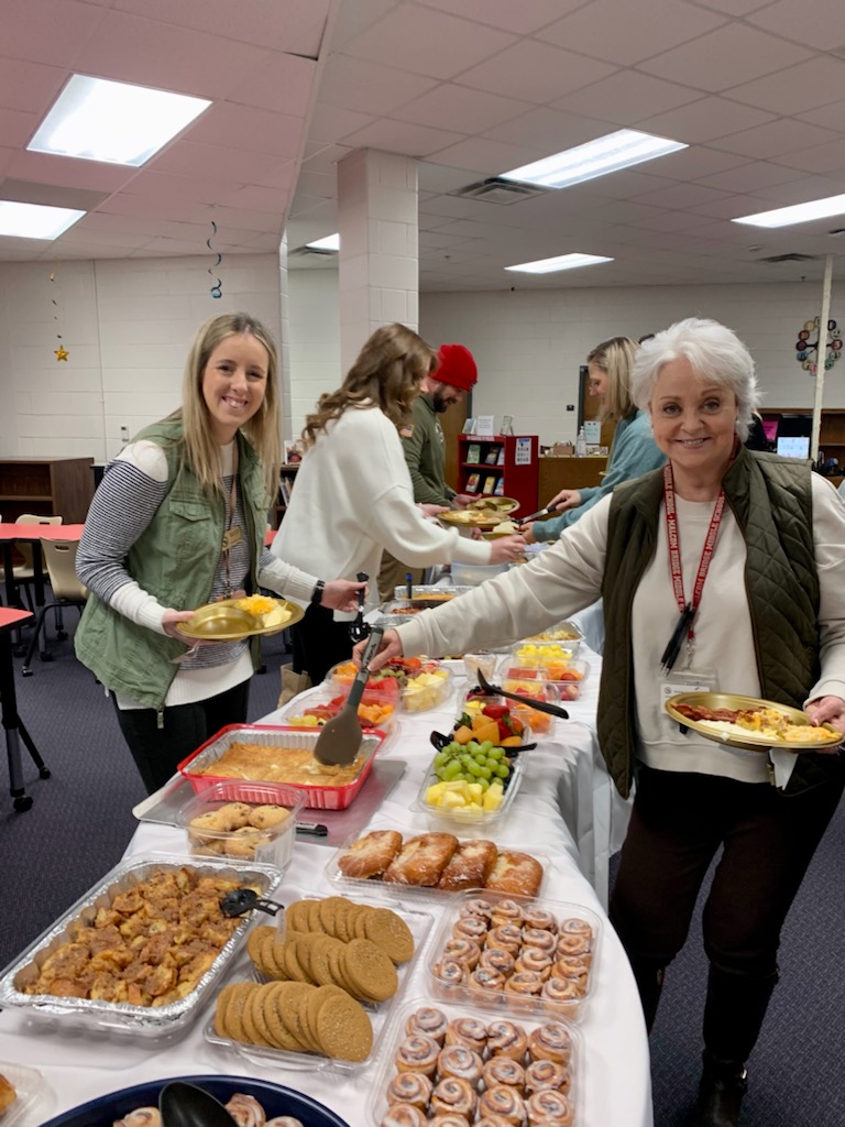 FacsMbms's tweet photo. MBMS FCCLA, FBLA, and FFA hosted a delicious breakfast this morning. We LOVE celebrating our amazing Faculty & Staff at MBMS! Thank you for your support of CTAE programs!
@MalcomBridgeMS @OCS_CTAE @OconeeCoSchools #CTAEWEEK #CTSOWEEK #FCCLAWEEK https://t.co/iOursf0Snb