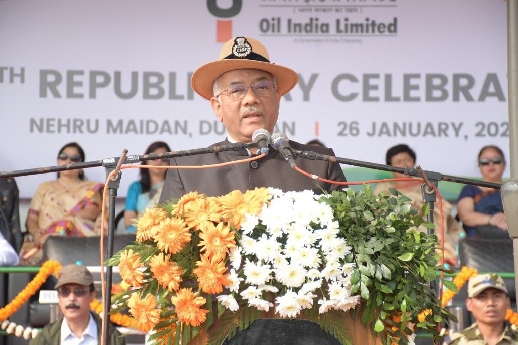 OilIndiaLimited's tweet image. The President&apos;s Fire Service Medal for #MeritoriousService was awarded to Shri Deba Kanta Baruah, Supervisor, Fire Service by Shri Prasanta Borkakoty. Shri Borkakoty reiterated OIL’s commitment towards India’s #energy basket, while also taking care of the community through #CSR.