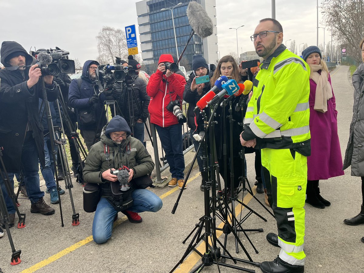 navidakovic's tweet photo. Tomasevic: “Jutros su radnici Cistoce trazili da dodjem i ja sam to ucinio. Imali smo dulji, konstruktivan razgovor, ali ne mislim da me se treba usporedjivati s Bandicem.“ @N1infoZG #Zagreb #Cistoca https://t.co/2jTt8J7f5u