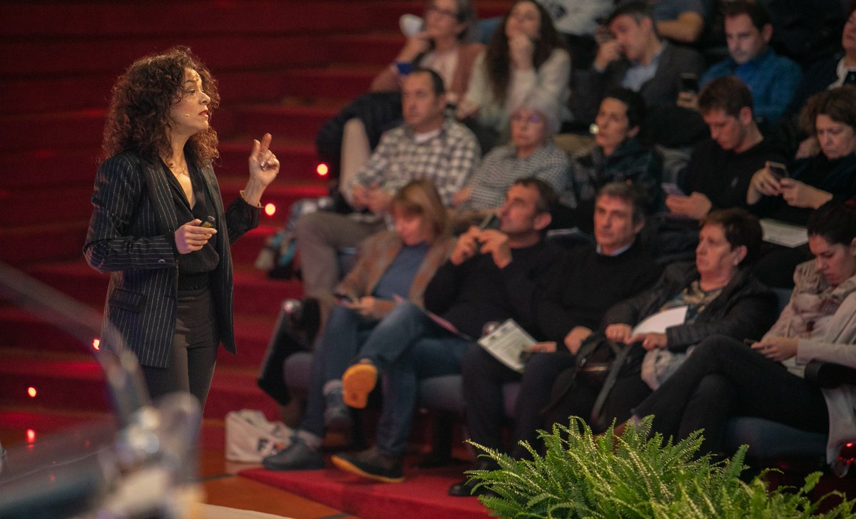 💬 Sara Sánchez de <a href="/Rusticae/">Rusticae</a> nos presenta el ecoturismo como palanca económica para el sector privado:

"9 de cada 10 viajeros entiende que hay que viajar de forma sostenible" 

🔴En directo: zurl.co/Syoy

#EcoturismoEuskadi2023 #Ecoturismo