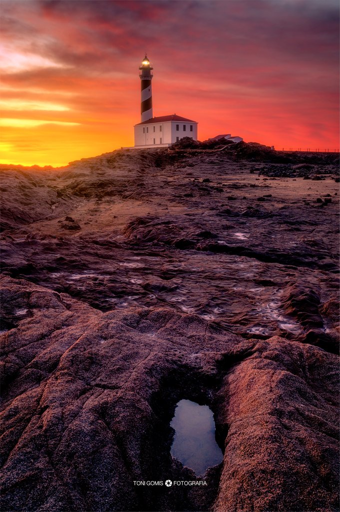Sortida de sol al Cap de Favàritx, Menorca. <a href="/FarosLos/">Los faros del mundo</a> <a href="/FarosdeEspana/">FarosdeEspaña</a> <a href="/FarsdeBalears/">Fars de Balears</a> #LighthousesofSpain #MisFotosDeBaleares
<a href="/TurismeBalears/">Turismo Illes Balears</a> <a href="/visit_mallorca/">visitmallorca</a> <a href="/tiempobrasero/">Tutiempo</a> 
<a href="/ThePhotoHour/">#ThePhotoHour</a> <a href="/NatGeoEsp/">National Geographic España</a> <a href="/NikonUSA/">NikonUSA</a> <a href="/UHmallorca/">Ultima Hora Mallorca</a>
<a href="/IB3/">IB3</a> #lighthouses  <a href="/esa_es/">ESA España</a> #sunrise #amanecer <a href="/ConsellMenorca/">Consell de Menorca</a>