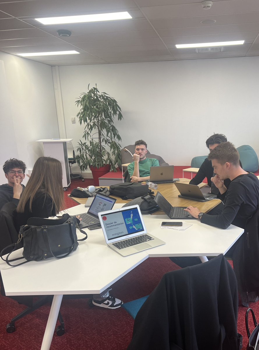 Lea_Conde31's tweet photo. Cours de ce matin sur lâaccessibilitĂ© numĂ©rique, nous avons effectuĂ© un travail en groupe pour apporter des nouvelles recommandations dâaccessibilitĂ© Ă tous pour le campus @tbs_education entiore. TrĂšs enrichissant ! #dbbach https://t.co/YssbDQXuZz