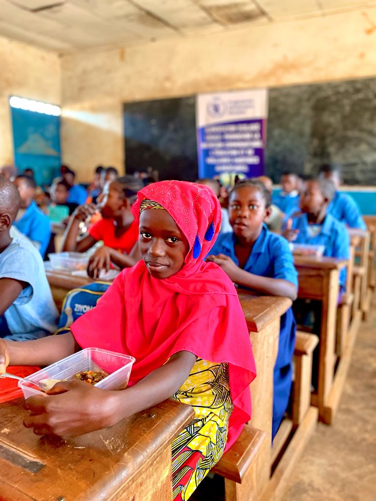 #Education
#PAM au 🇨🇲 investit dans les cantines scolaires afin de contribuer à  l'atteinte des 🎯 de scolarisation 📚 de tous 🧑🏾‍🤝‍🧑🏿 en particulier les filles. Les cantines scolaires reduisent l'abandon scolaire, favorisent l'assiduité et💪 les performances scolaires des 👩‍🏫