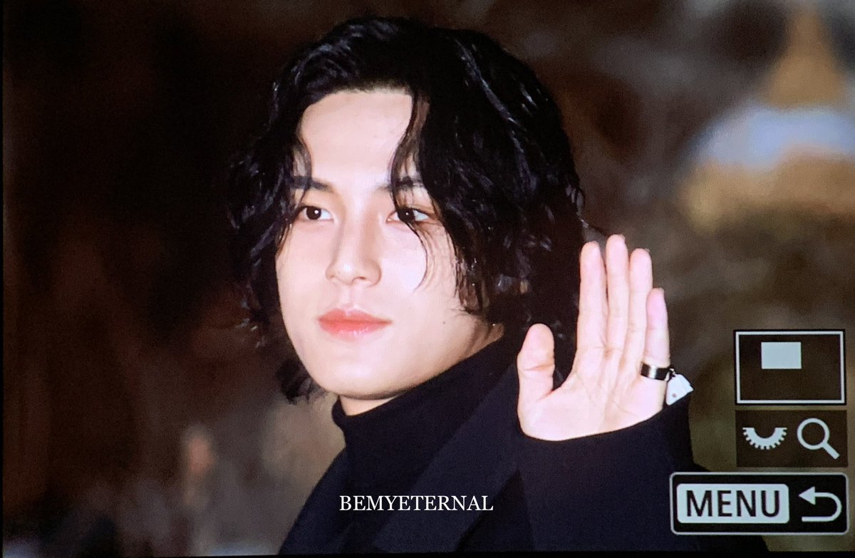 minegyu_'s tweet photo. mingyu still has his long hair 😁 https://t.co/JIcFaACL3U
