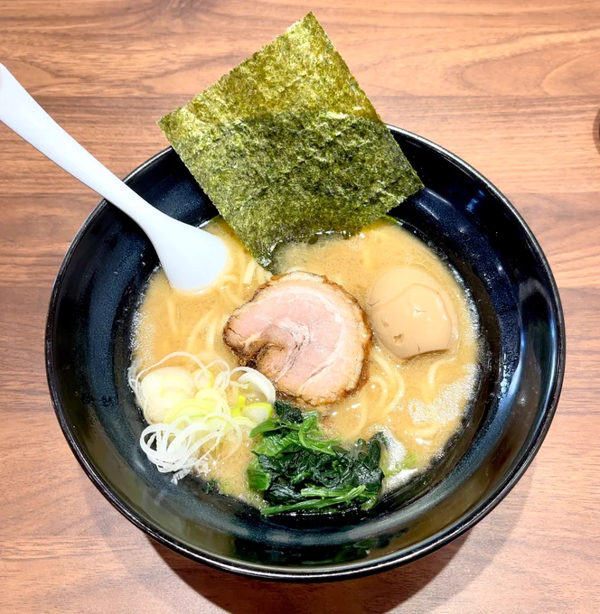 おがわや @福生
濃厚豚骨醤油ラーメン
生姜と辛味噌フリー
おいしかったー 