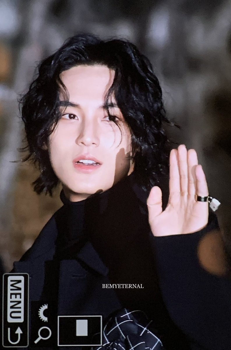 minegyu_'s tweet photo. mingyu still has his long hair 😁 https://t.co/JIcFaACL3U
