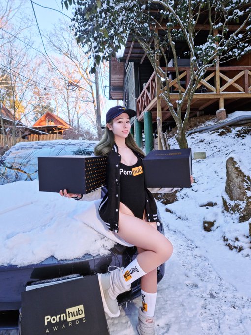 去年はポルノハブから3つのボックスが送られてきました💖ことしもたのしみ🥰 I got 3 boxes last year.  I'm looking forward to this year too❤️&zwj;🔥@Pornhub