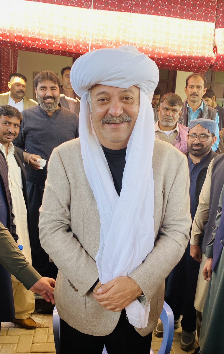 AAliLagharipsf's tweet photo. پی پی پی چیئرمین و وزیر خارجہ @BBhuttoZardari صاحب کے پولیٹیکل سیکریٹری و ممبر سینٹرل ایگزیکٹو کمیٹی

محترم جمیل احمد سومرو صاحب کو بلوچی پگڑی پھنائی۔  

@BBhuttoZardari @SoomroJameel https://t.co/GLMHH9T2jr