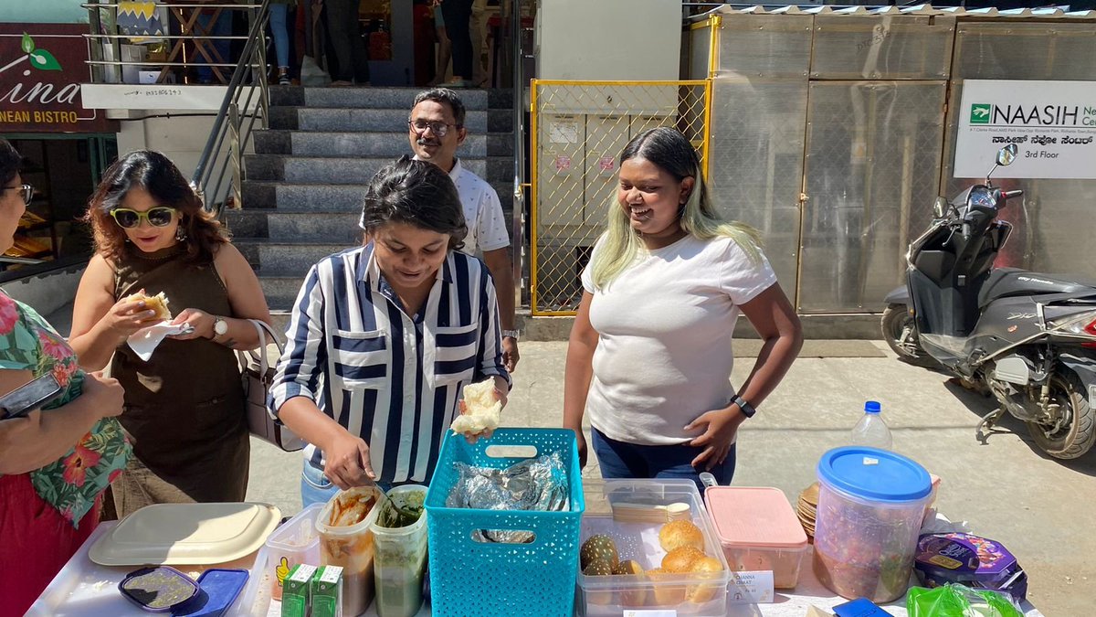 BombayBombil's tweet photo. Chalo career mein kuch gadbad hua toh @TrishaGhoroi and I can at least put up a vada pav gaadi. https://t.co/kD31f0iFgU