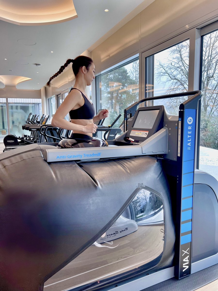 VivienneTang's tweet image. Welcome to my spaceship 🚀 😅 Been trying out all the health &amp;amp; fitness equipment at Chenot Palace Weggis and I’m really impressed with the 7-Day Advanced Detox program I was on for @destindeluxe

@ChenotGroup #chenotpalaceweggis #chenotmethod #detox #fasting #autophagy #retreat