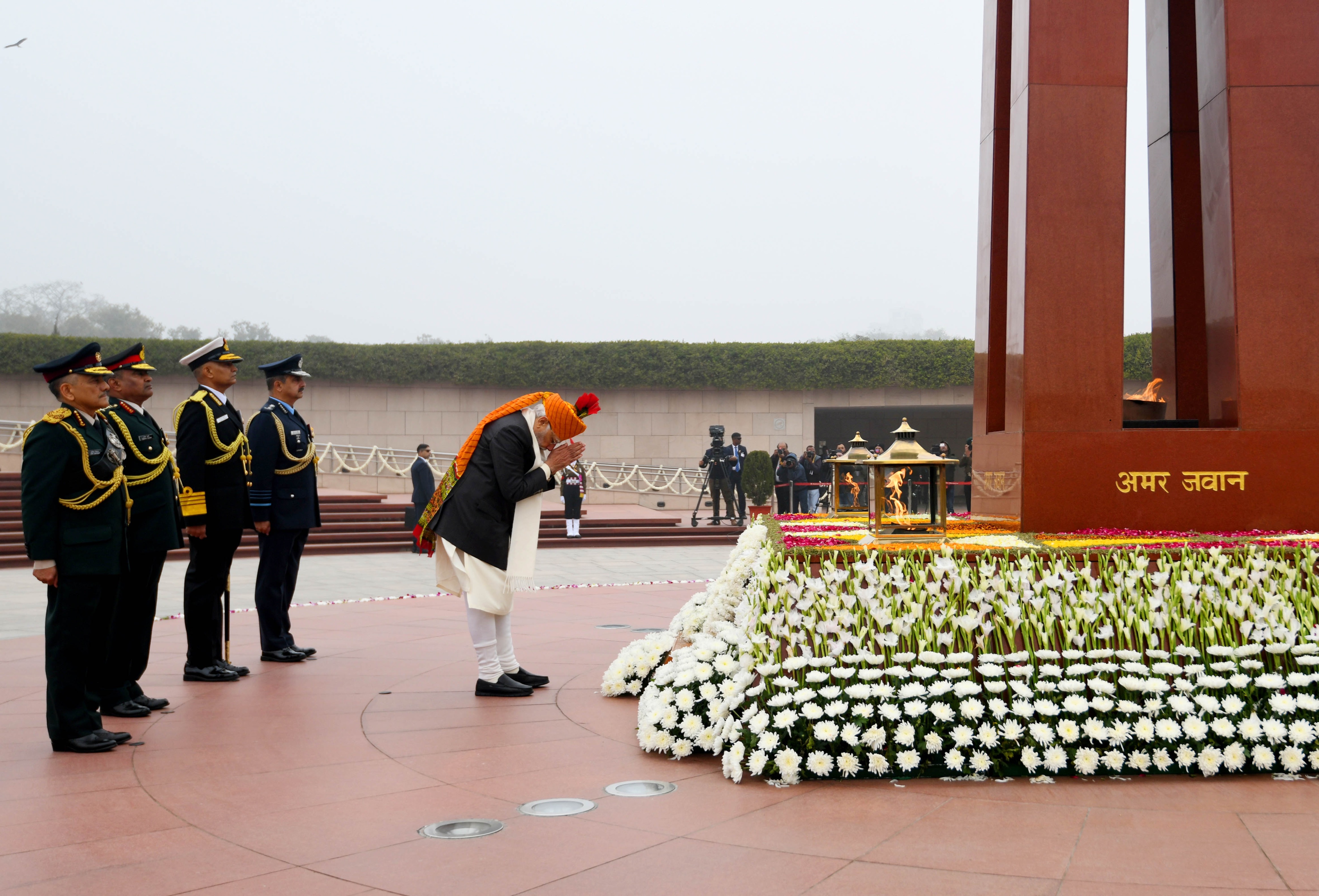 देश भर में फहराया गया तिरंगा Tricolor hoisted across the country