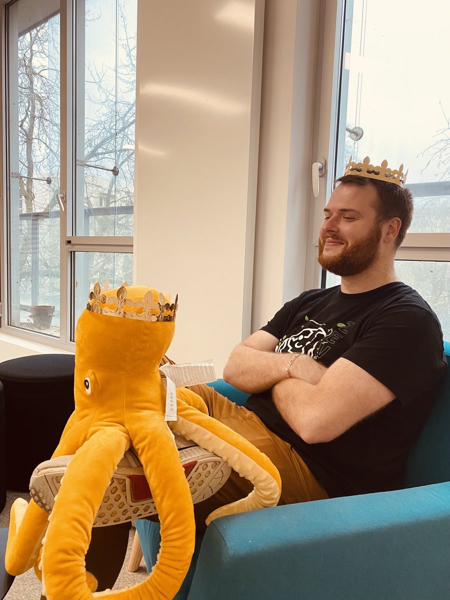 Ce matin à #LIKSI c'était galette des Rois et des Reines bien sûr ! 👑

Et oui, il n'y a pas que les rois qui peuvent être couronnés !

L'occasion parfaite pour se retrouver, échanger et partager un moment convivial (et gourmand 🤭).

Bon appétit !

#cohésion #esn #rennes