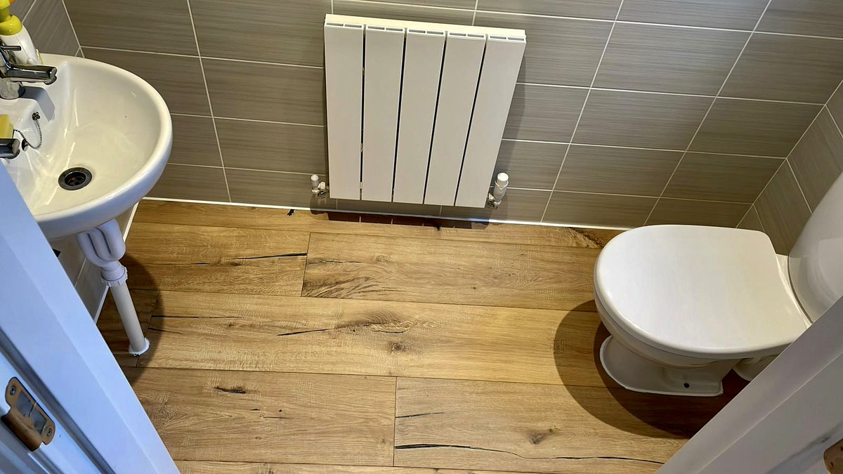 Happy_Flooring's tweet photo. Here's a look at some #engineeredwood installed by our fitter Vas. Isn't it beautiful 😄

We supply and install a range of flooring from solid oak flooring to glue down LVT. 

Get in touch today to book your FREE home visit and quote today 😄

#flooring #bespoke #interiordesign https://t.co/zRgem4pE1z