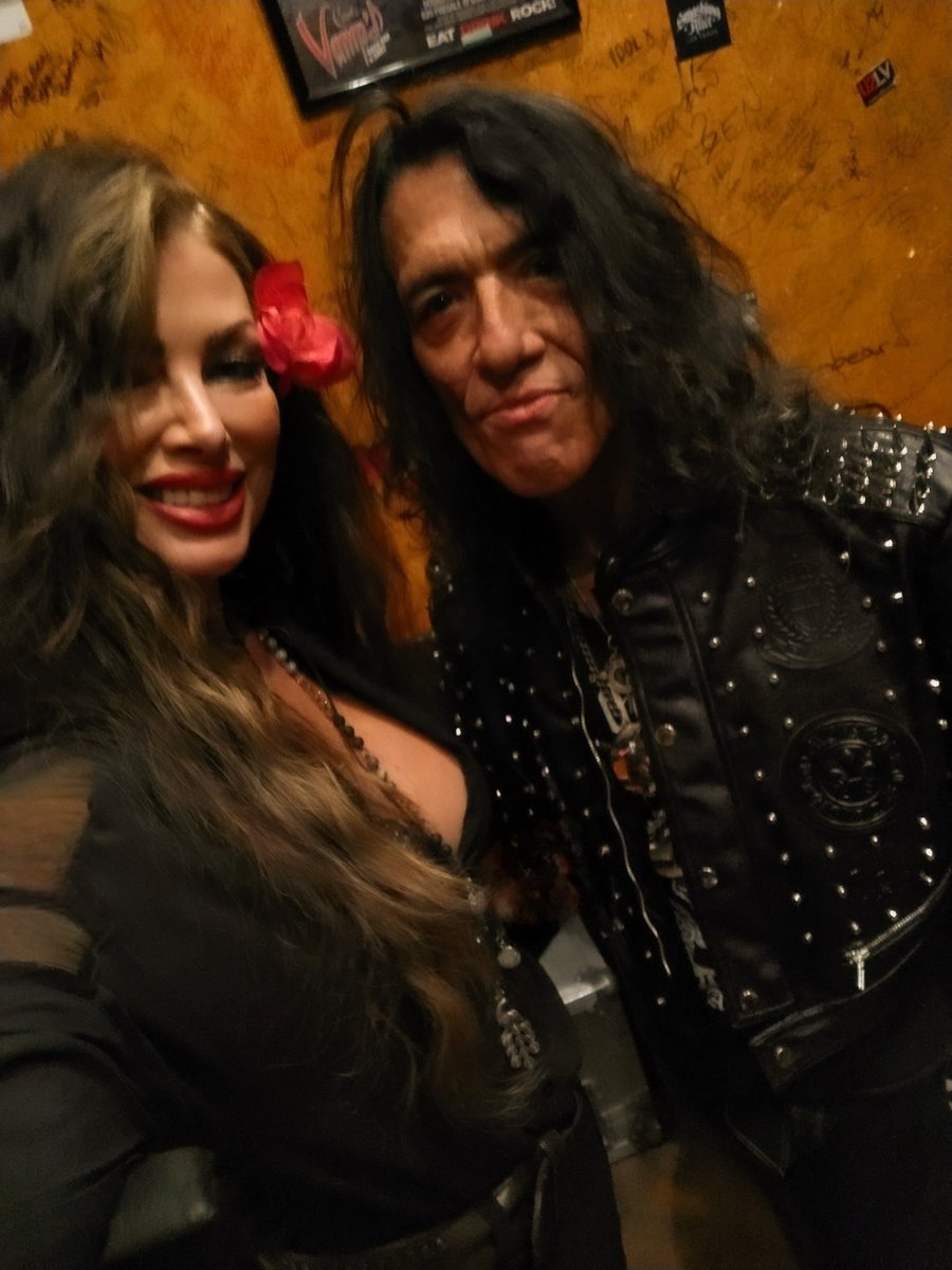 Big fun last night with the beautiful ⁦<a href="/misstruthadare/">KristiAdair</a>⁩ at the ⁦<a href="/VampdVegas/">VampdVegas</a>⁩ show as a special guest for brother Randy thank you! Next! officialstephenpearcy.com/events-tour-da… #2023 #livelifelove ☠️❤️‍🔥☠️🏴‍☠️