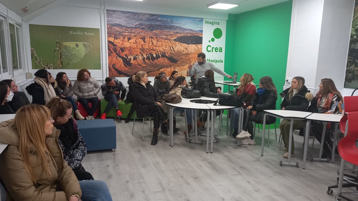 Se ha celebrado la 2ª sesión de los funcionarios en #prácticas donde han podido conocer de 1ª mano el funcionamiento de aulas bilingües @cprnegratin, AdF <a href="/IesMora/">IES José de Mora</a> , las nuevas tendencias educativas ;el #metaverso con <a href="/MasQCiencia/">MasQCiencia</a> y la CDD <a href="/FormacProfAnd/">Servicio de Planes de Formación</a> <a href="/ManoliFM/">Manuela Fernández</a> <a href="/Javidelestal/">Javi Del Estal</a>