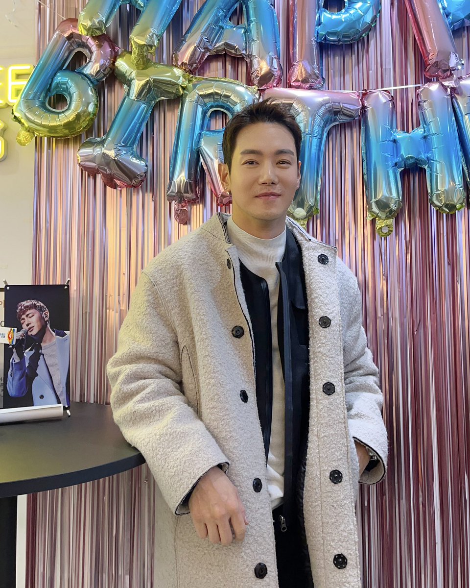 hwanhee's tweet photo. https://t.co/Ag9306eUaI
⠀⠀⠀⠀⠀
유튜브 환희팅 채널에
생일 카페 투어 VLOG가
업로드 되었습니다💙
⠀⠀⠀⠀⠀
#환희 #hwanhee #환희팅 https://t.co/SA9S5ivddC
