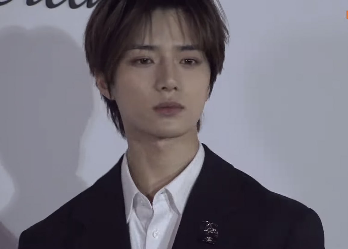 cbgspics's tweet photo. the camera flashes he’s just so famous https://t.co/UKo5olWMjF