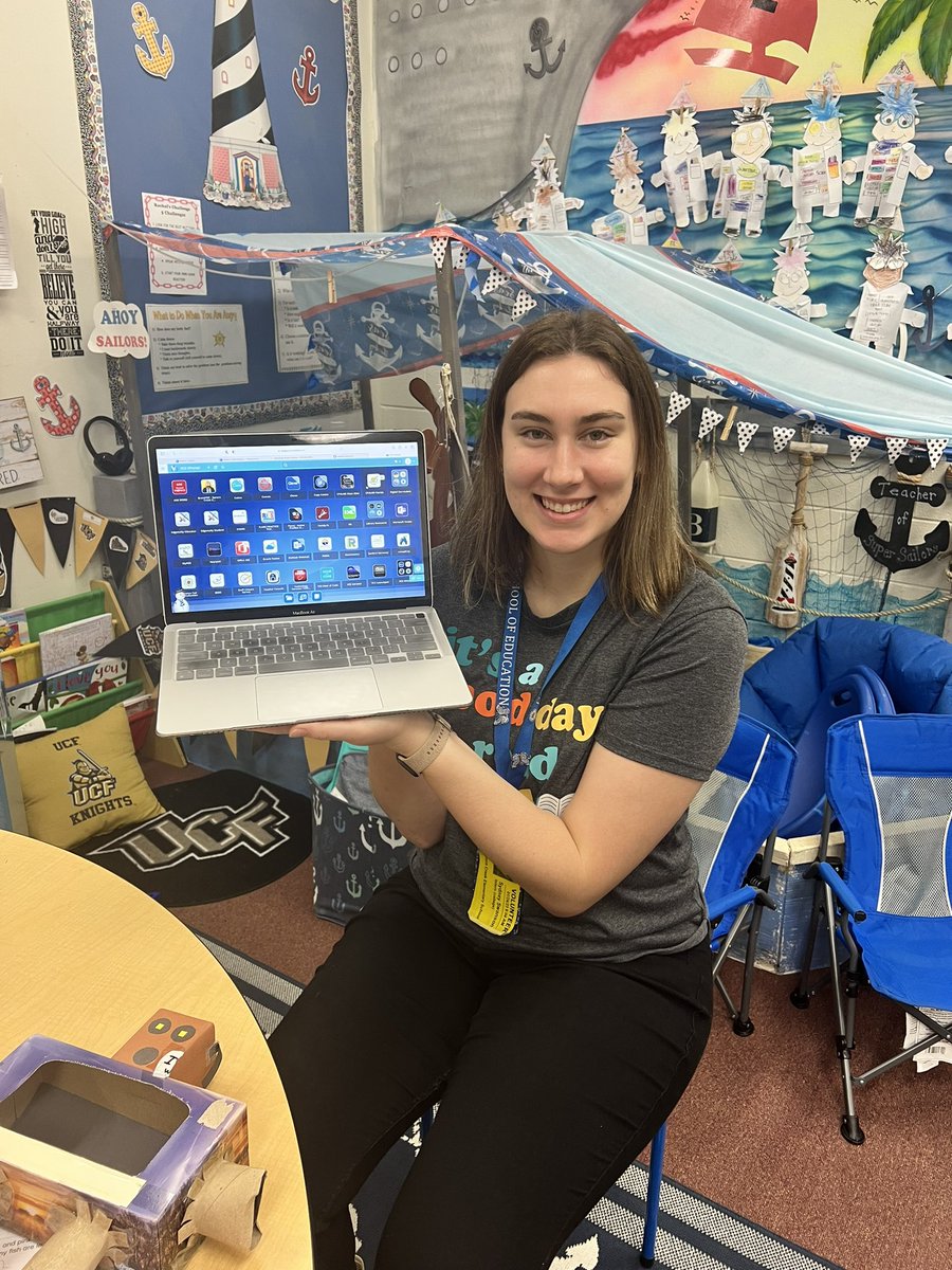 Literacy week has been so much fun! Yesterday was Wordy Wednesday! My senior intern,Miss Swanson, got her VPortal access!📕📚💗💕