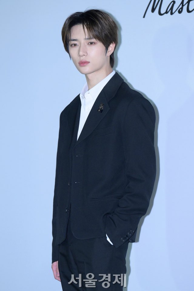 FnZMIl0agAMYluv?format=jpg&name=medium