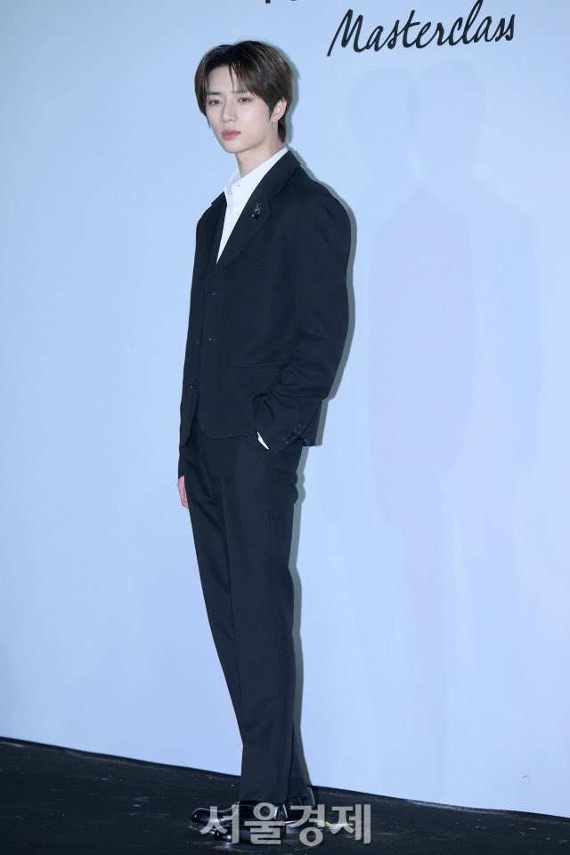 FnZMIl_akAAQJPp?format=jpg&name=medium